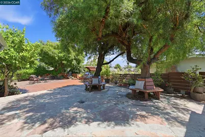 1501 Lassen Ct, Vallejo, CA 94591 - Photo 9