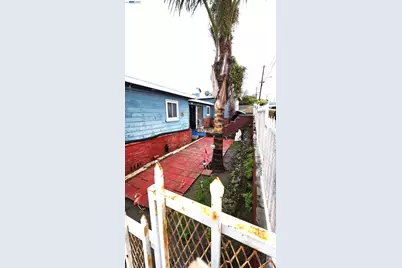 8600 Seneca Street, Oakland, CA 94605 - Photo 9