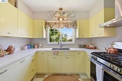 1135 Via Esperanza, San Lorenzo, CA 94580 - Photo 13