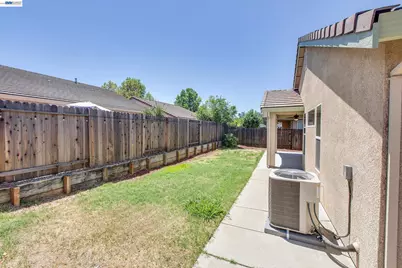 8415 Merry Hill Way, Elk Grove, CA 95624 - Photo 27