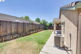 8415 Merry Hill Way, Elk Grove, CA 95624 - Photo 27
