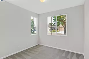 8415 Merry Hill Way, Elk Grove, CA 95624 - Photo 5