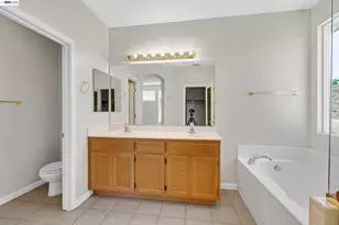 8415 Merry Hill Way, Elk Grove, CA 95624 - Photo 17