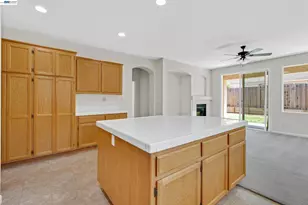 8415 Merry Hill Way, Elk Grove, CA 95624 - Photo 9