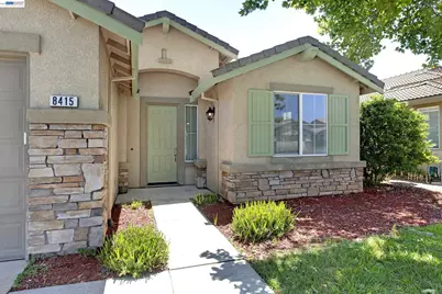 8415 Merry Hill Way, Elk Grove, CA 95624 - Photo 3