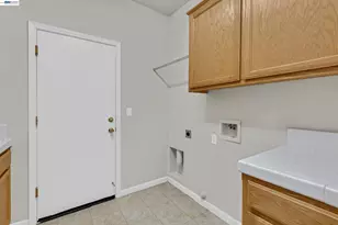 8415 Merry Hill Way, Elk Grove, CA 95624 - Photo 25