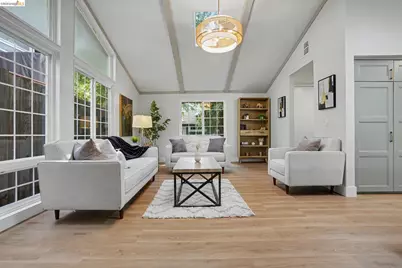 2185 Trafalgar Pl, Oakland, CA 94611 - Photo 9
