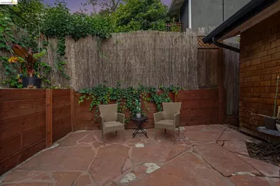 2185 Trafalgar Pl, Oakland, CA 94611 - Photo 31