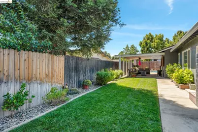 907 Dorchester Cir, Lodi, CA 95240 - Photo 25