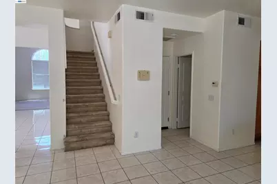132 Citrine Ct, Gardena, CA 90248 - Photo 11