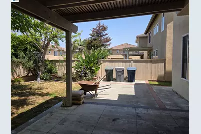 132 Citrine Ct, Gardena, CA 90248 - Photo 21