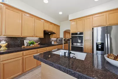 19475 Buren Pl, Castro Valley, CA 94552 - Photo 13