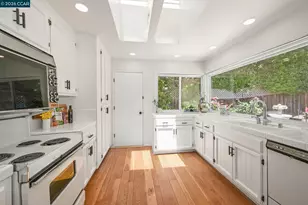 1085 Country Club Dr, Moraga, CA 94556 - Photo 17