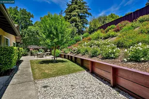 1085 Country Club Dr, Moraga, CA 94556 - Photo 35