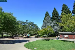 1085 Country Club Dr, Moraga, CA 94556 - Photo 47