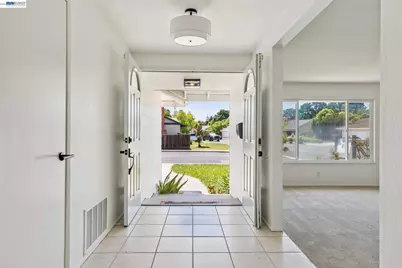 2884 Lyon Circle, Concord, CA 94518 - Photo 7