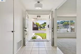 2884 Lyon Cir, Concord, CA 94518 - Photo 11