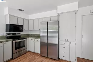 2884 Lyon Cir, Concord, CA 94518 - Photo 17