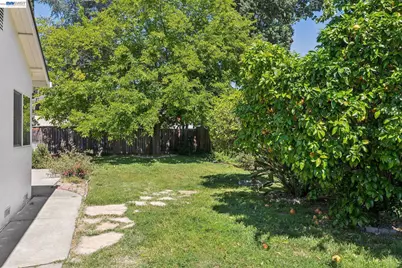 2884 Lyon Circle, Concord, CA 94518 - Photo 35