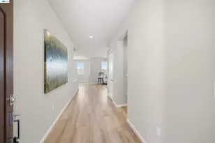 200 De bord Dr, Tracy, CA 95376 - Photo 3