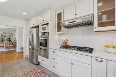 815 Portal Ave, Oakland, CA 94610 - Photo 15