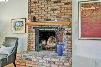 585 Crestmont Dr, Oakland, CA 94619 - Photo 5
