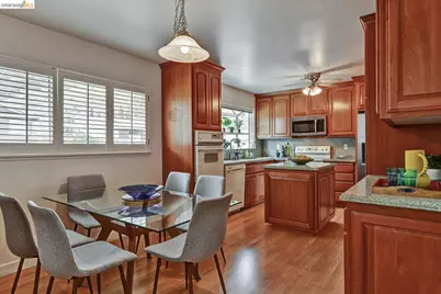 585 Crestmont Dr, Oakland, CA 94619 - Photo 21