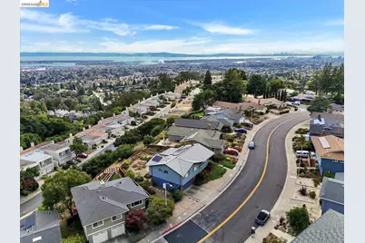 585 Crestmont Dr, Oakland, CA 94619 - Photo 57