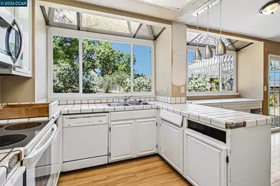 410 Oakbreeze Ct, Martinez, CA 94553 - Photo 23