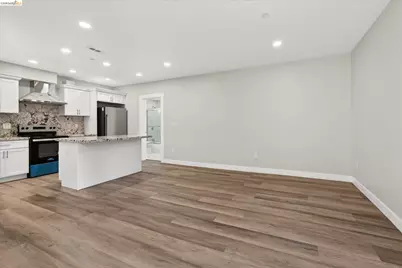 6105 Oakdale Ave, Oakland, CA 94605 - Photo 7