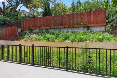 6105 Oakdale Ave, Oakland, CA 94605 - Photo 31