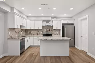 6105 Oakdale Ave, Oakland, CA 94605 - Photo 11
