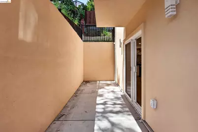 6105 Oakdale Ave, Oakland, CA 94605 - Photo 9