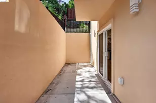 6105 Oakdale Ave, Oakland, CA 94605 - Photo 9