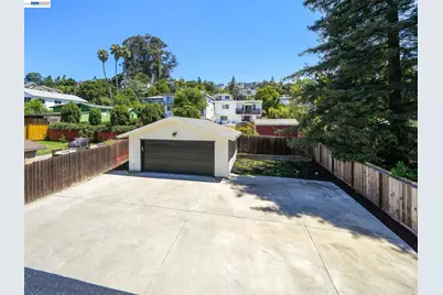 7974 Hillmont Drive, Oakland, CA 94605 - Photo 37