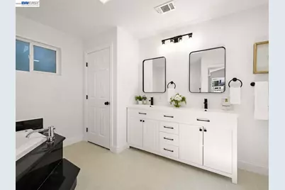 7974 Hillmont Drive, Oakland, CA 94605 - Photo 15