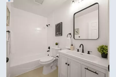 7974 Hillmont Drive, Oakland, CA 94605 - Photo 25