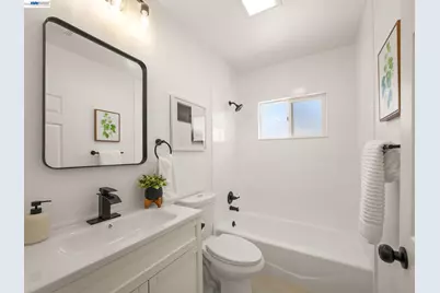 7974 Hillmont Drive, Oakland, CA 94605 - Photo 21
