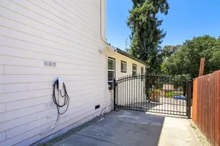 7974 Hillmont Dr, Oakland, CA 94605 - Photo 41