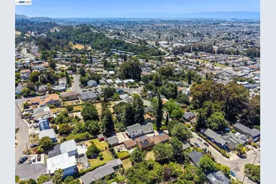 7974 Hillmont Drive, Oakland, CA 94605 - Photo 45