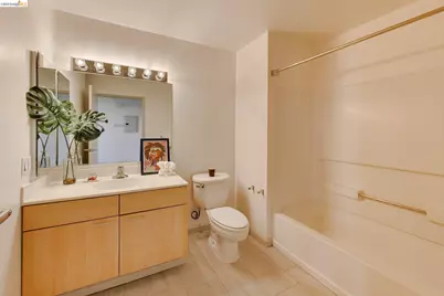 1 Lakeside Drive #410, Oakland, CA 94612 - Photo 11