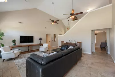 5232 Horseshoe Bend Ave, Clovis, CA 93619 - Photo 15