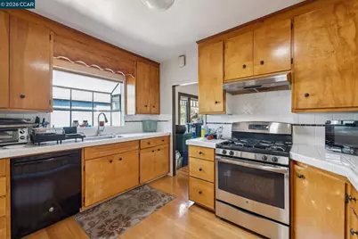 1242 Hopkins St, Berkeley, CA 94702 - Photo 19