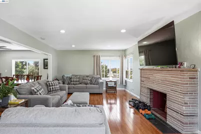 2546 Truman Ave, Oakland, CA 94605 - Photo 5