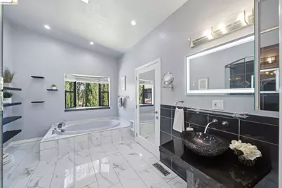 11133 Golf Links Rd, Oakland, CA 94605 - Photo 31