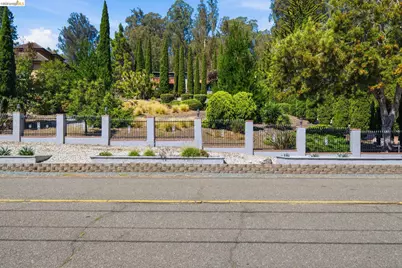 11133 Golf Links Rd, Oakland, CA 94605 - Photo 3
