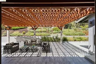 11133 Golf Links Rd, Oakland, CA 94605 - Photo 45
