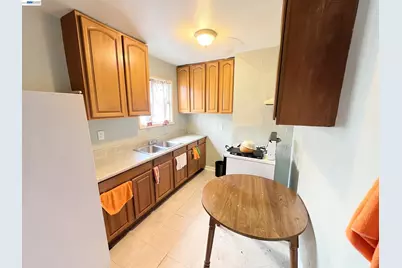 2051 23rd Ave, Oakland, CA 94606 - Photo 9