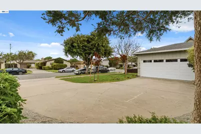 739 Bellarmine Dr, Salinas, CA 93901 - Photo 63