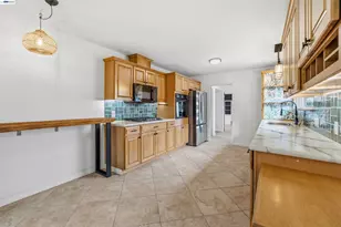 739 Bellarmine Dr, Salinas, CA 93901 - Photo 17
